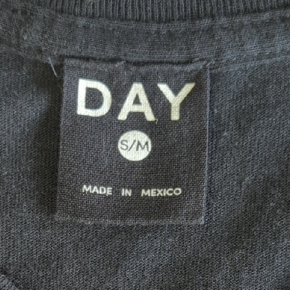 Black KISS Graphic Women's Tee Size Small/Medium - Picture 2 of 7